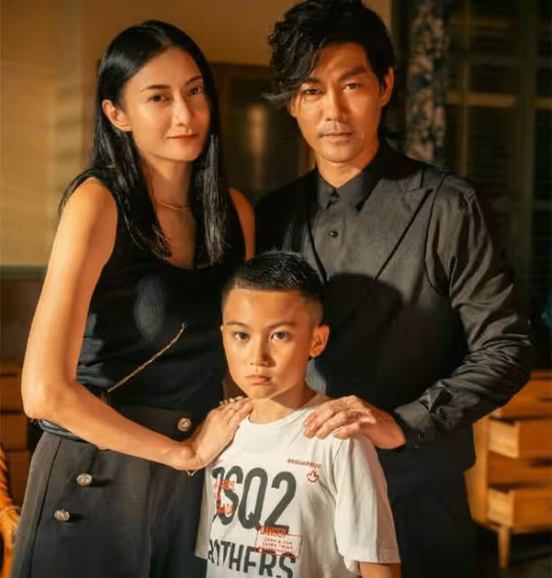 陳國坤罕曬全家福!7歲兒子天生一張明星臉,眼神堅毅酷勁十足