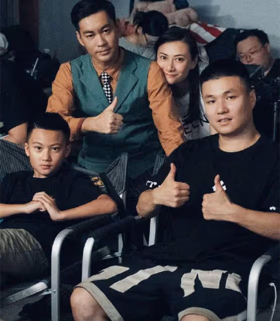 陳國坤罕曬全家福!7歲兒子天生一張明星臉,眼神堅毅酷勁十足