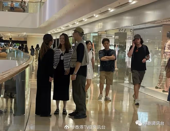 張寶兒懷孕岀巡被嘲無人識!袁偉豪造型遭網民點評