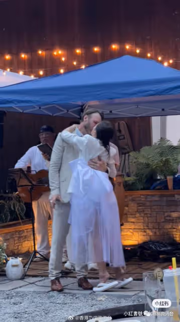 李司棋嫁女高貴白裙現身致辭送祝福！女兒大露背靚爆出嫁照曝光