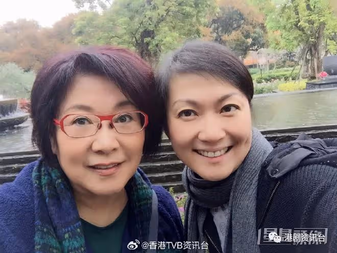 李司棋嫁女高貴白裙現身致辭送祝福！女兒大露背靚爆出嫁照曝光