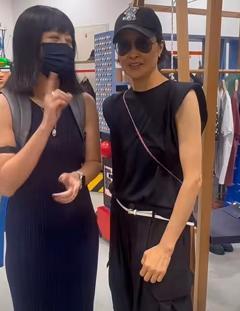 鄭伊健2任戀人前往日本!58歲邵美琪笑開懷,49歲蒙嘉慧氣質清冷