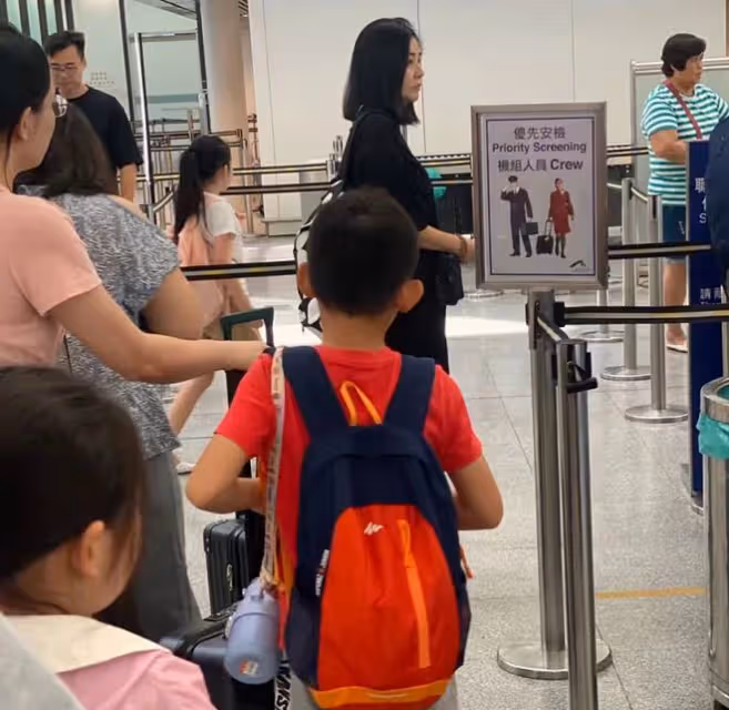 鄭伊健2任戀人前往日本!58歲邵美琪笑開懷,49歲蒙嘉慧氣質清冷