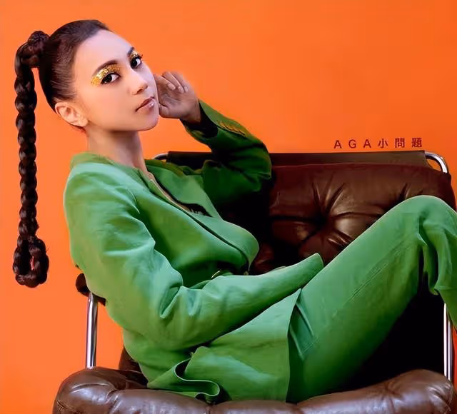 公開認愛!港女歌手自曝已訂婚,男方身家過億曾與多位女星傳緋聞
