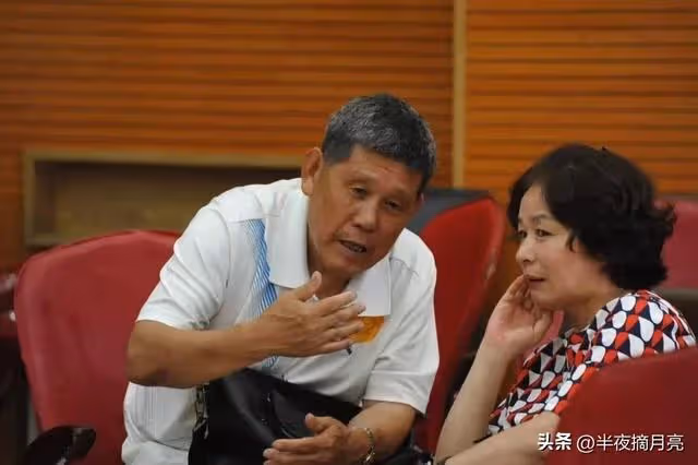 貼錢帶孫3年，被兒媳扇巴掌後，裝兩袋衣服回家：任勞任怨的下場