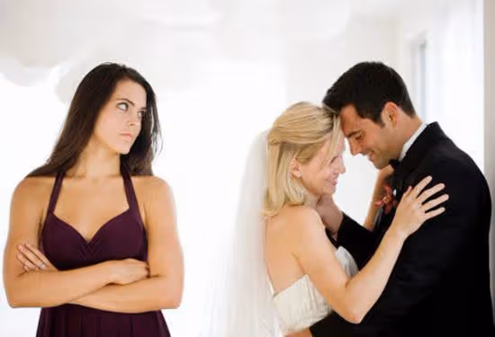 結婚三年老公被我捉姦三次,擠公交車猥褻小姑娘被抓