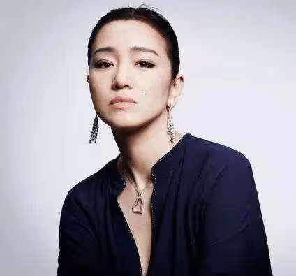 57歲鞏俐任電影節藝術主席！地位比張藝謀更高，女方曾是謀女郎