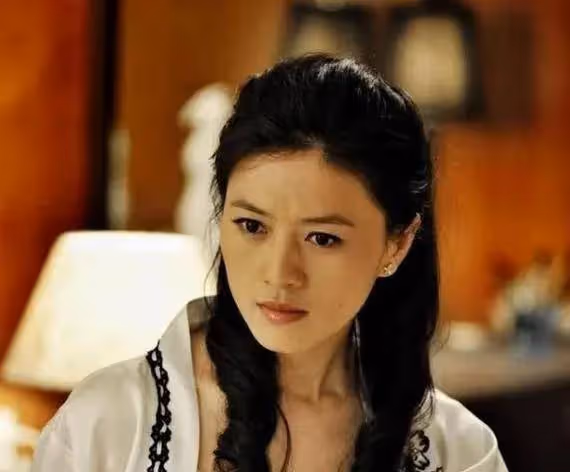 47歲田海蓉,是事業風生水起,感情屢屢受挫