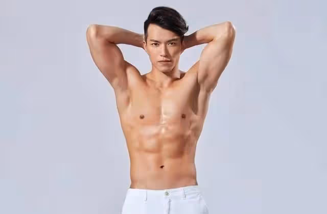 恭喜!TVB知名男星戀情曝光,與小10歲港姐在戲院密會舉止親密