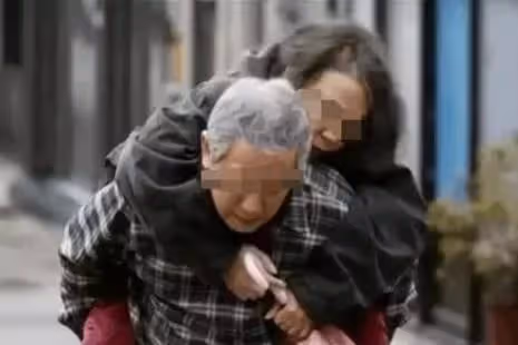 癱瘓了該由誰伺候？子女不孝還是老頭甩鍋？半路夫妻的悲哀誰能懂