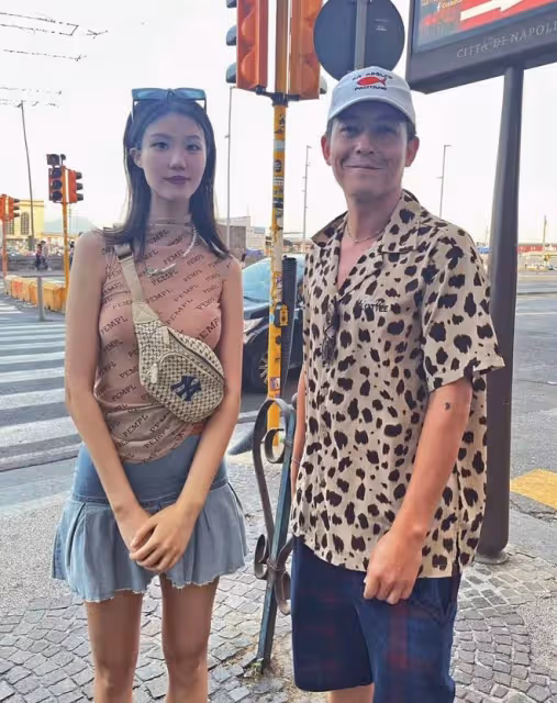 陳冠希帶妻女游義大利,吃中餐與粉絲互動:我們中國人離不開中餐