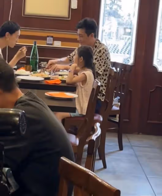 陳冠希帶妻女游義大利,吃中餐與粉絲互動:我們中國人離不開中餐
