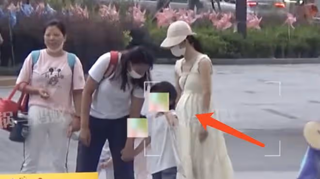 謝娜疑似懷三胎!帶3個女兒逛商場,肚子隆起明顯,被猜懷孕5個月