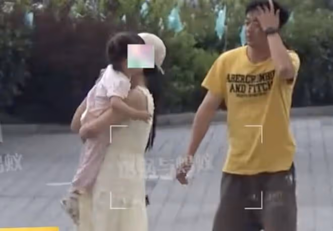 謝娜疑似懷三胎!帶3個女兒逛商場,肚子隆起明顯,被猜懷孕5個月