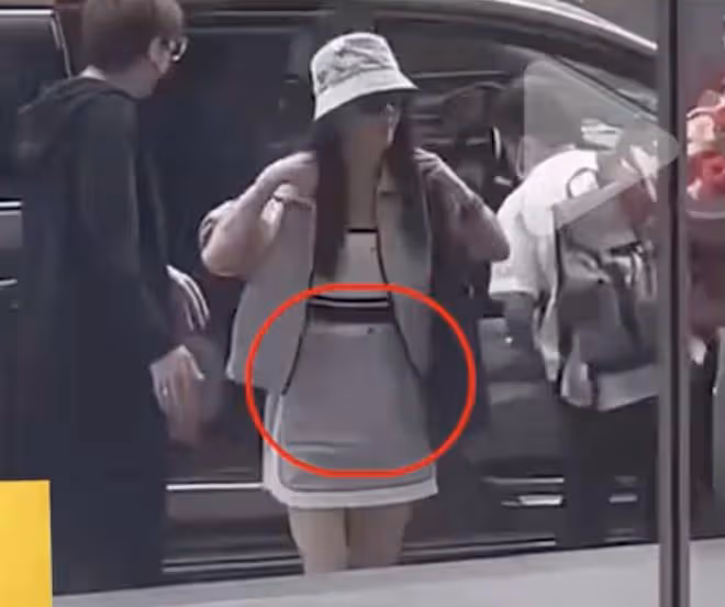 謝娜疑似懷三胎!帶3個女兒逛商場,肚子隆起明顯,被猜懷孕5個月