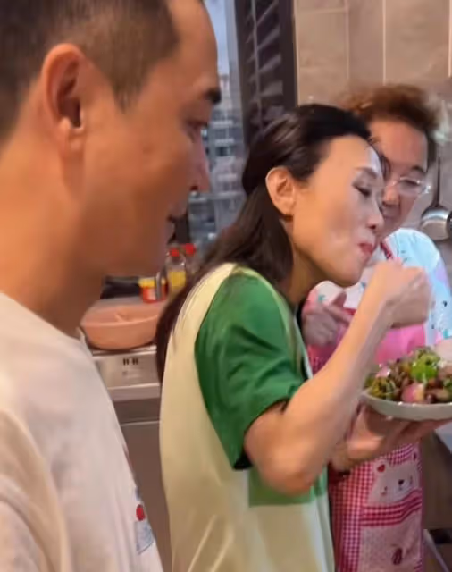 吳瓊與大11歲婆婆聚餐引爭議!不洗手直接抓菜吃,稱呼遭到質疑