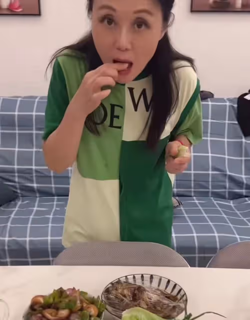 吳瓊與大11歲婆婆聚餐引爭議!不洗手直接抓菜吃,稱呼遭到質疑