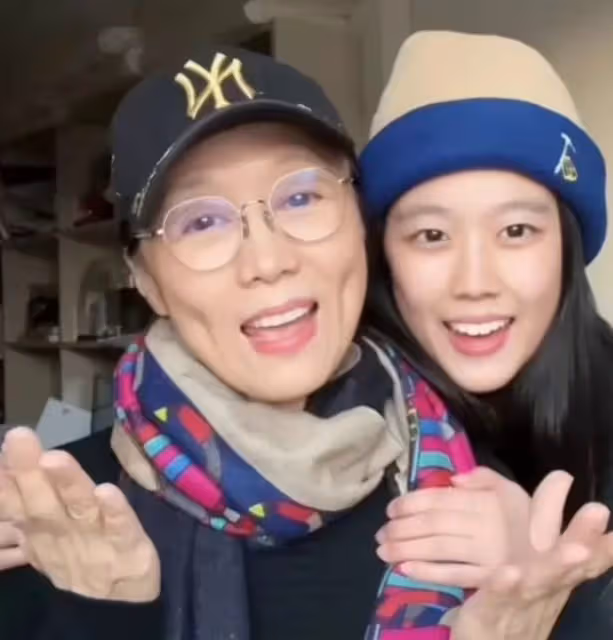 吳瓊與大11歲婆婆聚餐引爭議!不洗手直接抓菜吃,稱呼遭到質疑
