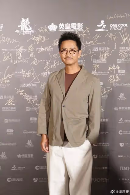 知名港星參加22歲女兒畢業禮!60歲仍帥氣儒雅,曾為救人面部燒傷