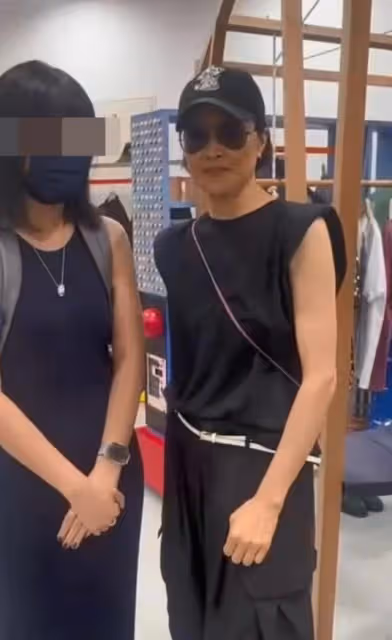 近況曝光!港知名女星身材消瘦依舊凍齡,曾因暴肥被導演停工減肥