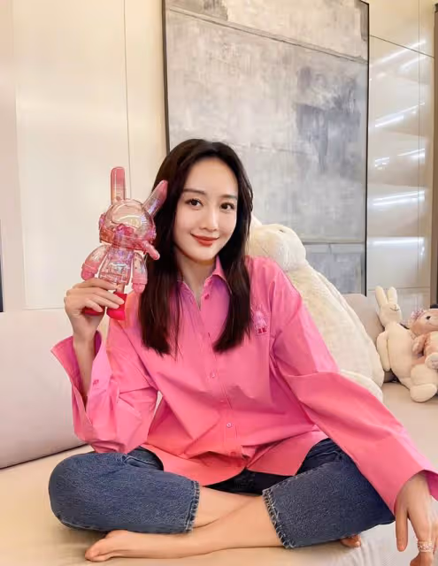曝何九華出軌！與美女車內擁吻摸黑獨處3小時，曾疑似遭王鷗逼婚