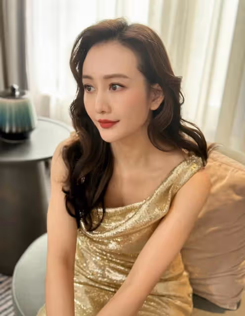 曝何九華出軌！與美女車內擁吻摸黑獨處3小時，曾疑似遭王鷗逼婚