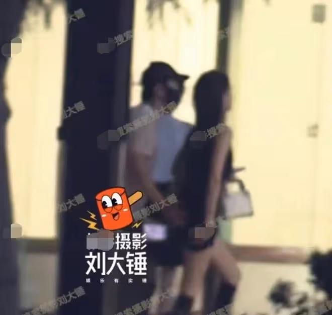 楊穎國外穿比基尼驚艷!膚白腰細不似孩子媽,小海綿正臉被曝像爸