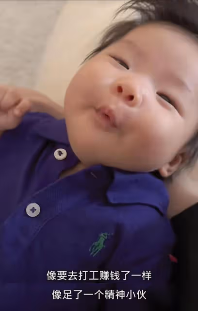 程曉玥慶祝女兒出生100天,分享母女合影,孩子五官秀氣長開了