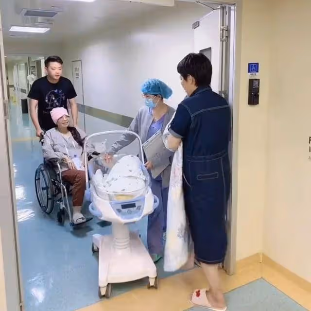 只看寶寶一眼!兒媳生完剛被推出來「婆婆心急奔過去」「遞上手中東西」網看哭:懂得將心比心