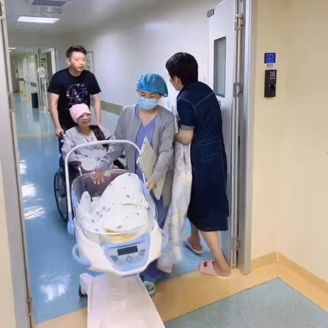 只看寶寶一眼!兒媳生完剛被推出來「婆婆心急奔過去」「遞上手中東西」網看哭:懂得將心比心