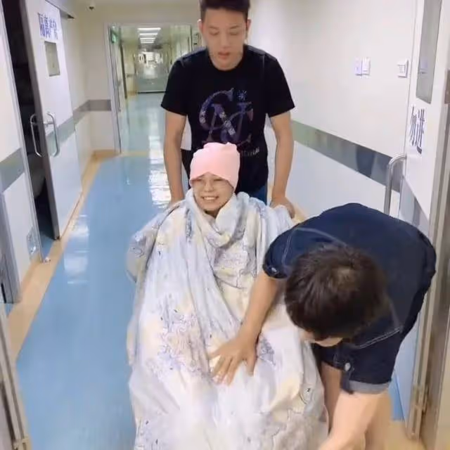 只看寶寶一眼!兒媳生完剛被推出來「婆婆心急奔過去」「遞上手中東西」網看哭:懂得將心比心