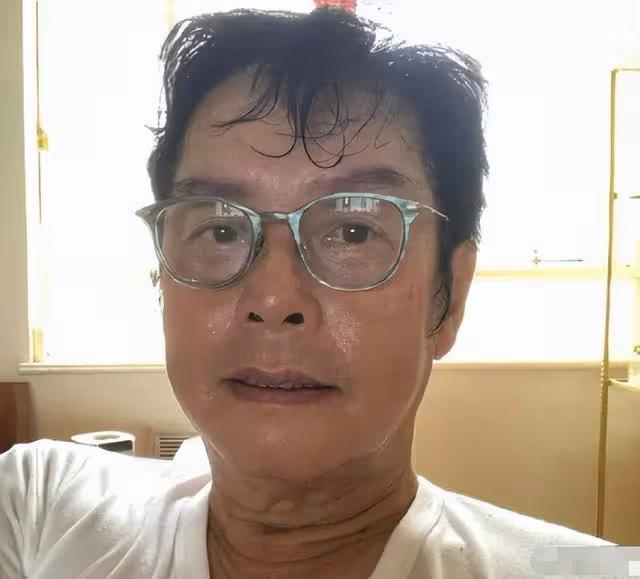 72歲譚詠麟自曝病倒,面容憔悴瘦成紙片人,病因讓粉絲哭笑