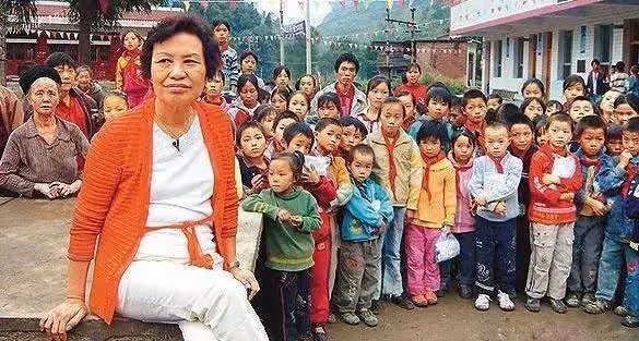 入行61年!她演盡「醜女角色」一生未婚無子 晚年無人養老「卻捐出養老錢」建小學:心美人就美