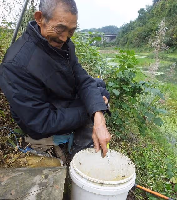 河南7旬大爺嗜酒40年，喝醉就打罵老伴，3個兒子要把他送養老院