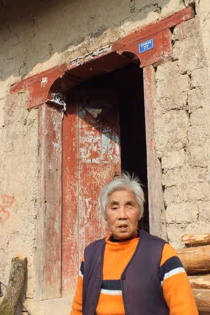 河南7旬大爺嗜酒40年，喝醉就打罵老伴，3個兒子要把他送養老院