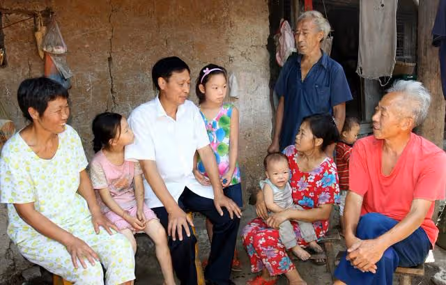 河南6旬喪偶老伯自己掙錢自己花,一分不給兩兒子,聽他說因為啥