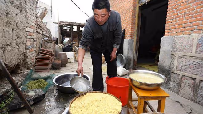 河南5旬大叔5年前借了舅哥6萬塊錢,現多還2000元利息,聽他咋說