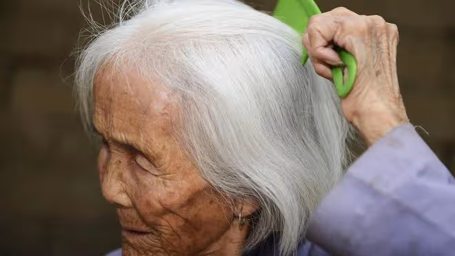 河南98歲長壽奶奶,性格耿直脾氣暴躁,愛管閒事,飲食習慣有意思