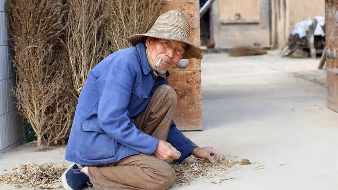 河南老伯把30萬積蓄一分不留全給兩兒子,現老伴生病急用錢犯了難
