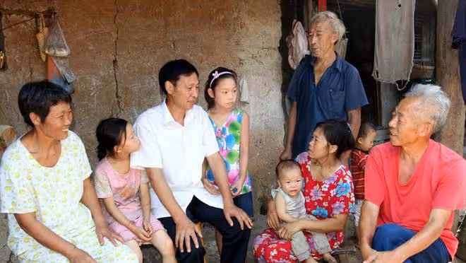 河南老伯把30萬積蓄一分不留全給兩兒子,現老伴生病急用錢犯了難
