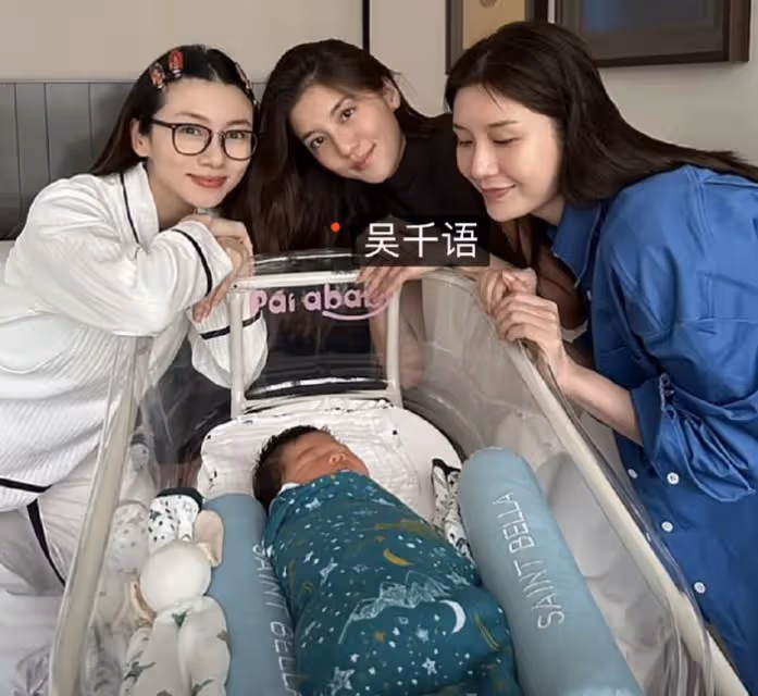 鄭愷前任程曉玥慶祝女兒百日,分享母女合影,孩子五官秀氣長開了