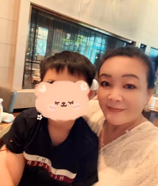張蘭帶孫子去博物館,對著恐龍教汪希霖做龍的傳人,被吐槽沒文化