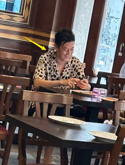 陳冠希全家義大利被偷拍,玩手機偷笑心情好,妻女近照引爭議