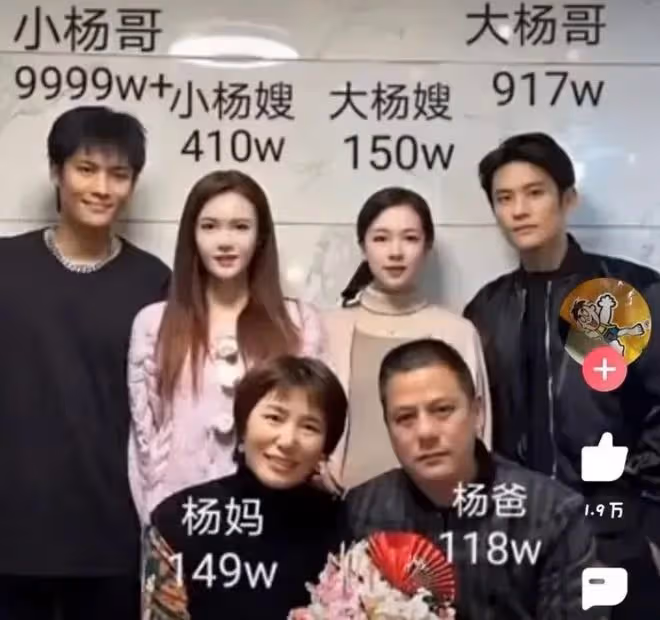 王嘉爾和大楊嫂親昵合影，和海量辣妹動作過火，「紳士手」不再！