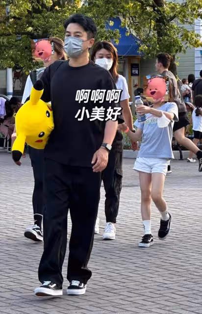 劉愷威父女加拿大再被偶遇,9歲小糯米雙腿細長,親姑姑罕見現身
