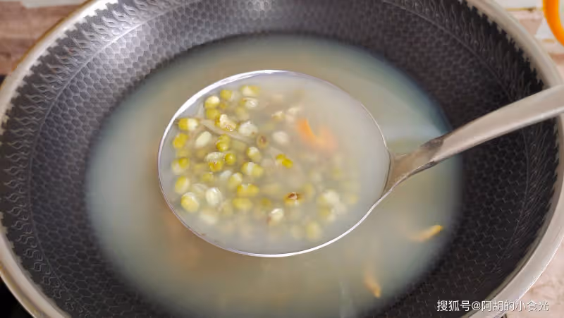 綠豆和它絕配!花少錢煮一碗,暑氣、火氣全搞定,甜兮兮好滋味,喝出清涼一夏