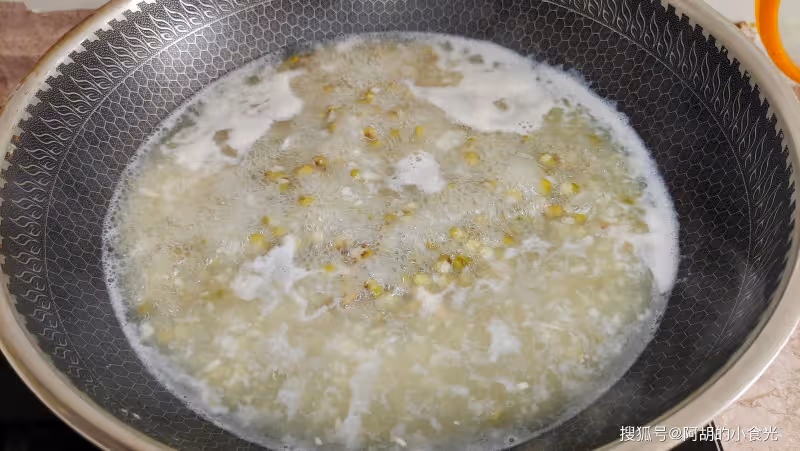 綠豆和它絕配!花少錢煮一碗,暑氣、火氣全搞定,甜兮兮好滋味,喝出清涼一夏