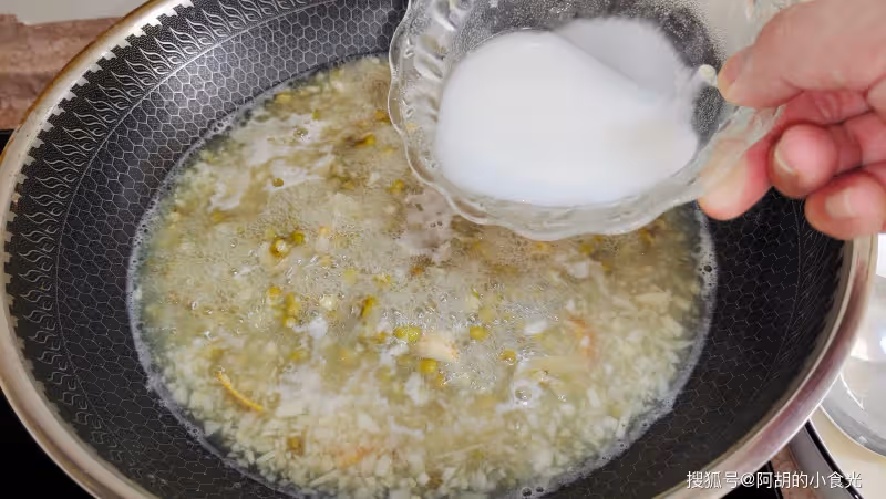 綠豆和它絕配!花少錢煮一碗,暑氣、火氣全搞定,甜兮兮好滋味,喝出清涼一夏