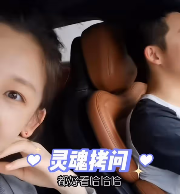 鄭愷一家四口出遊,苗苗罕見化美妝穿露腰裝,身材纖瘦小蠻腰搶鏡
