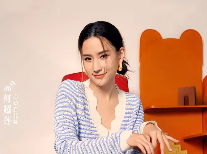 玩膩了?何超蓮稱結婚3月分居1月,竇驍忙拍戲,機場吵架畫面曝光